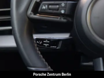 PORSCHE Taycan Surround View BOSE Luftfederung 20-Zoll