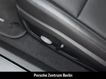 PORSCHE Taycan Surround View BOSE Luftfederung 20-Zoll