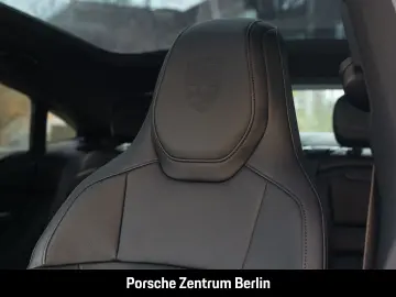 PORSCHE Taycan Surround View BOSE Luftfederung 20-Zoll