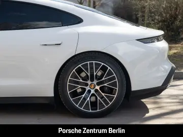 PORSCHE Taycan Surround View BOSE Luftfederung 20-Zoll