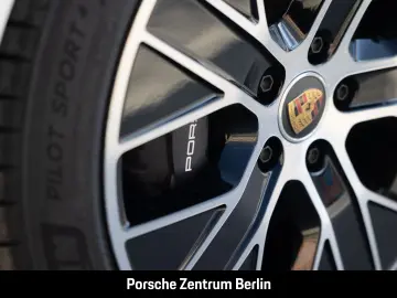 PORSCHE Taycan Surround View BOSE Luftfederung 20-Zoll