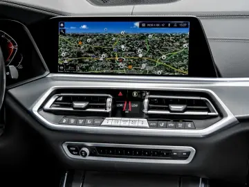 BMW X5 xDrive30d M SPORT AHK PANO HuD H K DA PROF 36