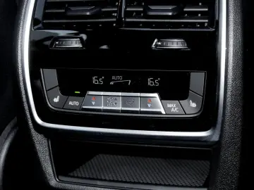 BMW X5 xDrive30d M SPORT AHK PANO HuD H K DA PROF 36