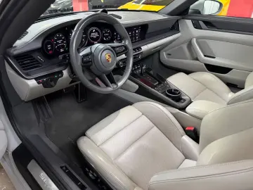 PORSCHE 992 Targa 4S Chrono 360 HA-Lenkung Sitzbelüftung
