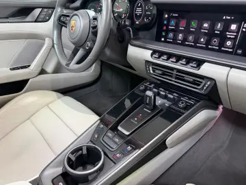 PORSCHE 992 Targa 4S Chrono 360 HA-Lenkung Sitzbelüftung