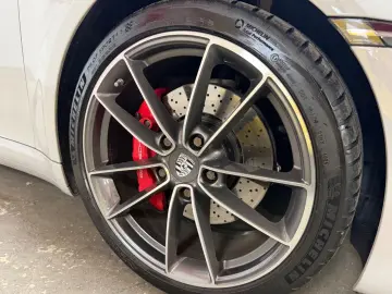 PORSCHE 992 Targa 4S Chrono 360 HA-Lenkung Sitzbelüftung