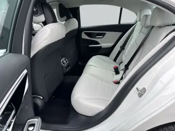 MERCEDES-BENZ C 300 4Matic 9G-TRONIC AMG Line Advanced