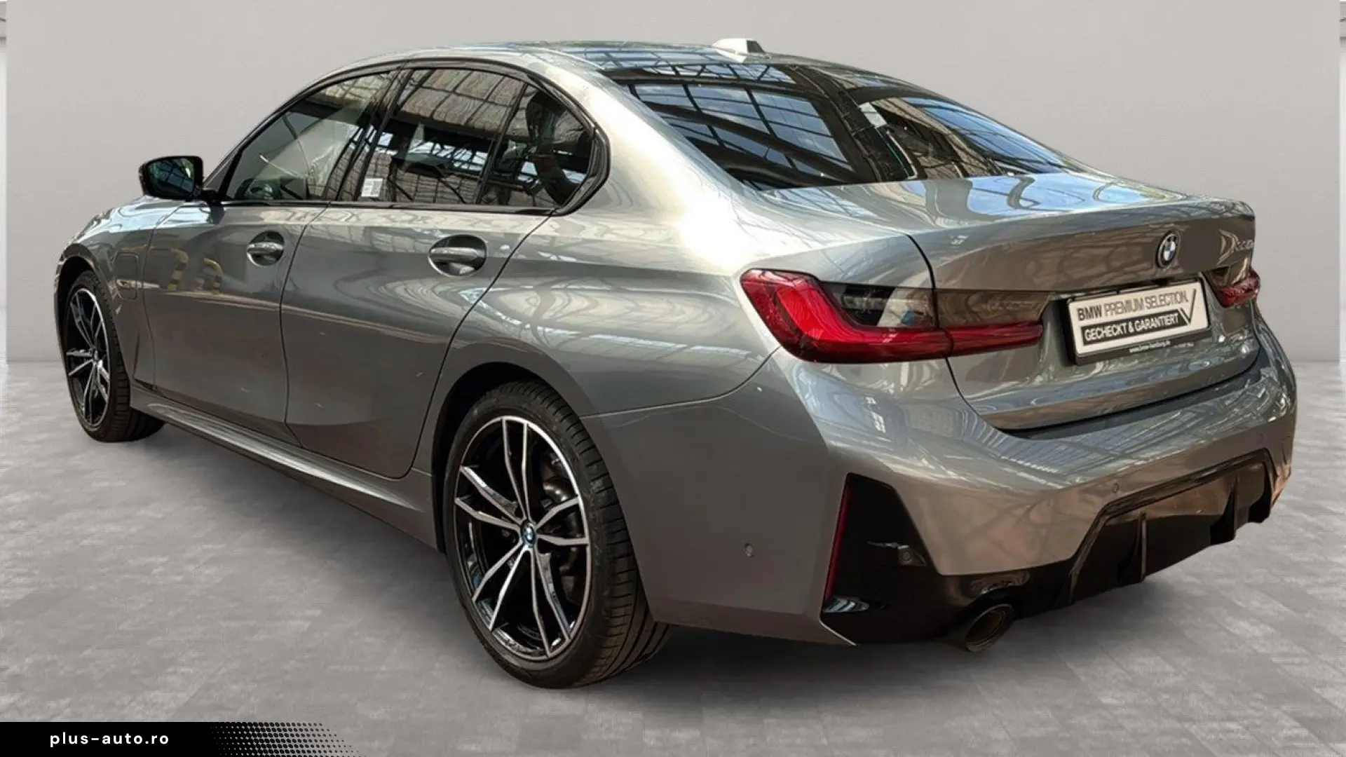 BMW 330E LIMOUSINE