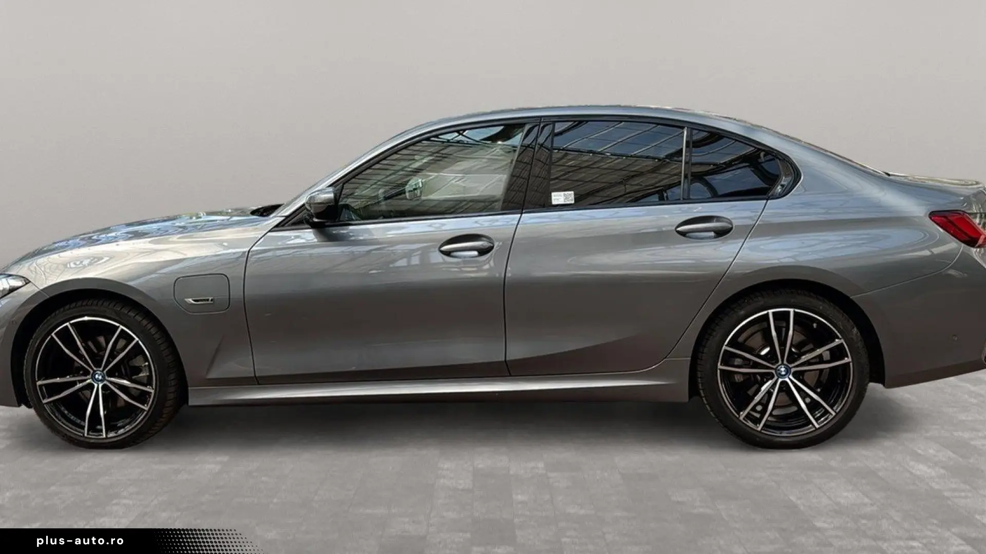 BMW 330E LIMOUSINE