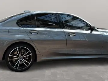 BMW 330E LIMOUSINE
