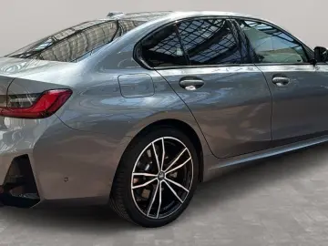BMW 330E LIMOUSINE