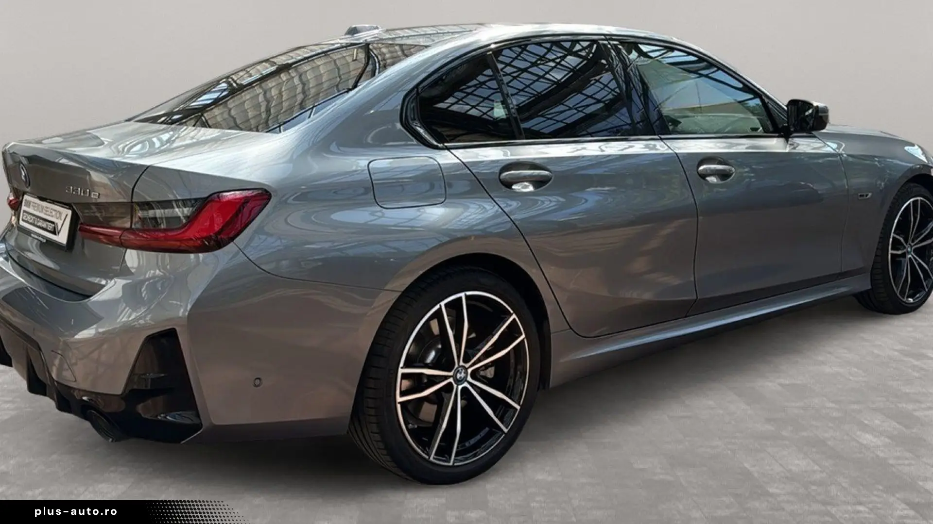 BMW 330E LIMOUSINE
