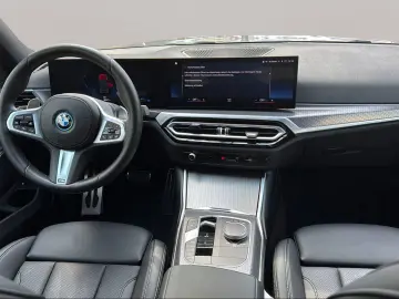BMW 330E LIMOUSINE