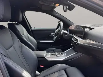 BMW 330E LIMOUSINE