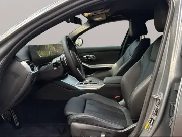 BMW 330E LIMOUSINE