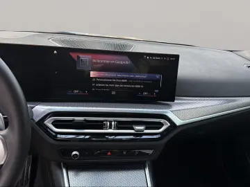 BMW 330E LIMOUSINE