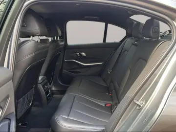 BMW 330E LIMOUSINE