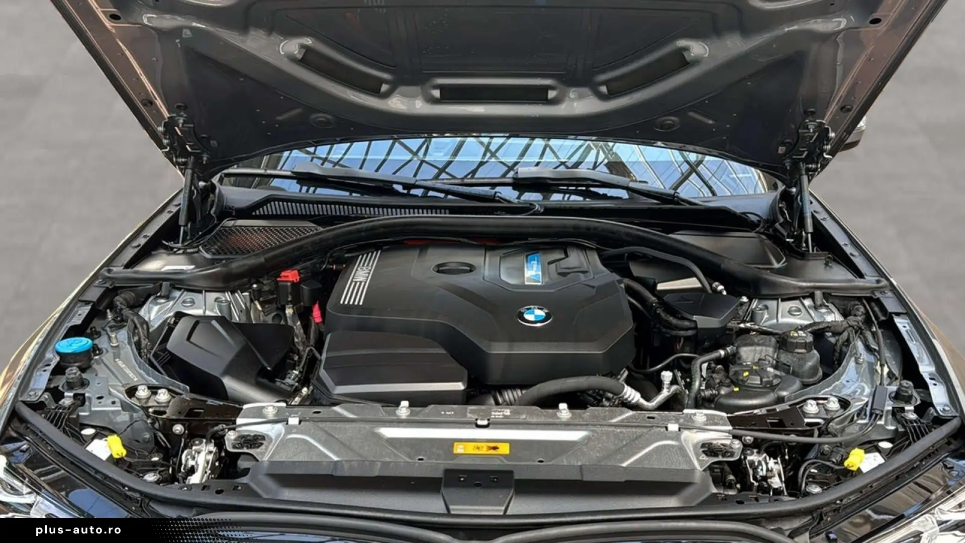 BMW 330E LIMOUSINE