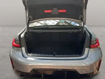 BMW 330E LIMOUSINE