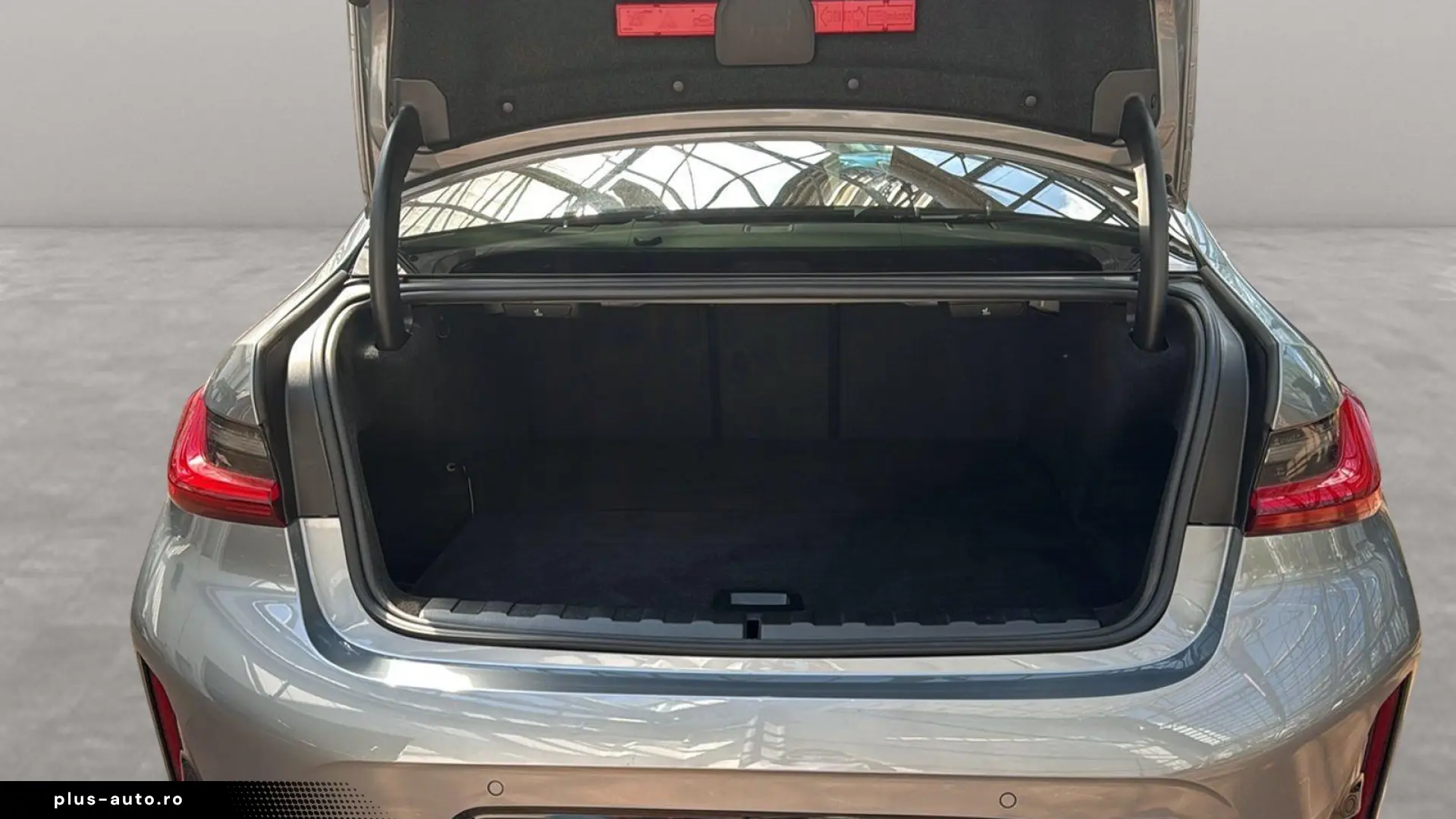BMW 330E LIMOUSINE
