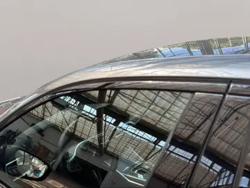 BMW 330E LIMOUSINE