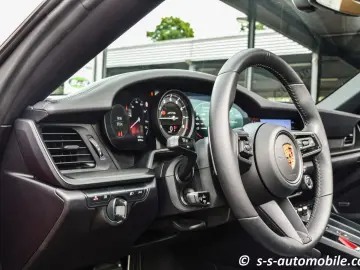 PORSCHE 992 Targa 4 GTS Lift BOSE 1.Hand MwSt. Approved