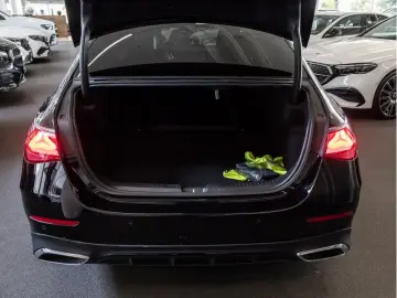 MERCEDES-BENZ E 220 d 4M AMG-Sport Super Pano Burm AHK Night