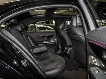 MERCEDES-BENZ E 220 d 4M AMG-Sport Super Pano Burm AHK Night