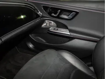 MERCEDES-BENZ E 220 d 4M AMG-Sport Super Pano Burm AHK Night