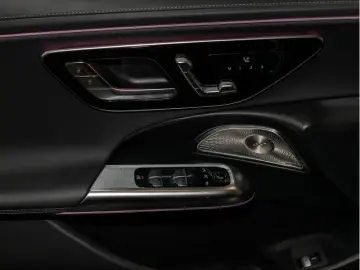 MERCEDES-BENZ E 220 d 4M AMG-Sport Super Pano Burm AHK Night