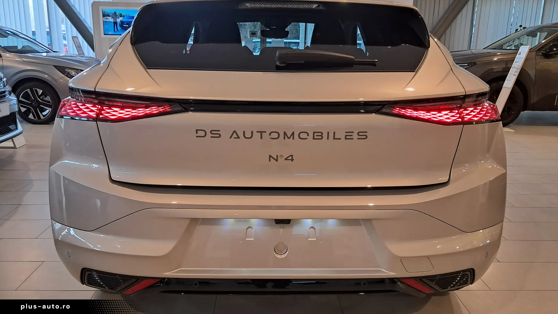 DS No. 4 Performance Line 1.2 hybrid 145 CP automata