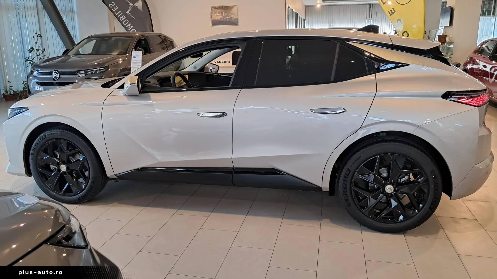 DS No. 4 Performance Line 1.2 hybrid 145 CP automata