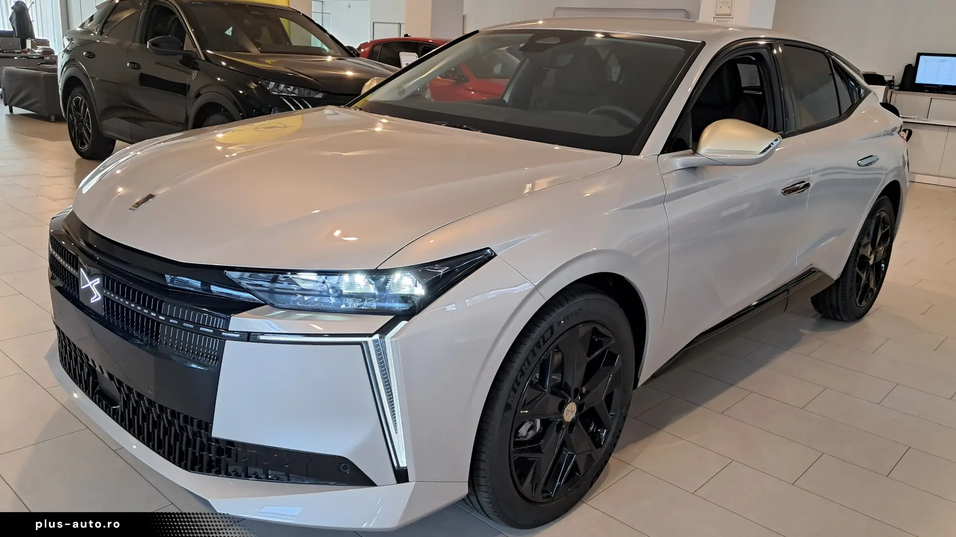 DS No. 4 Performance Line 1.2 hybrid 145 CP automata