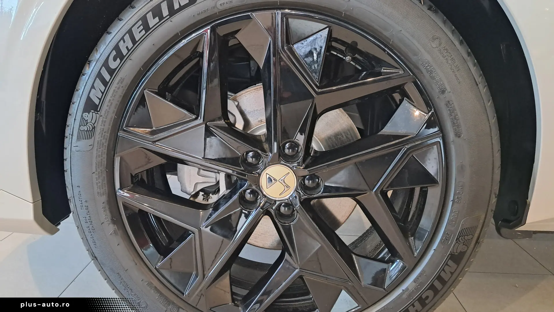 DS No. 4 Performance Line 1.2 hybrid 145 CP automata