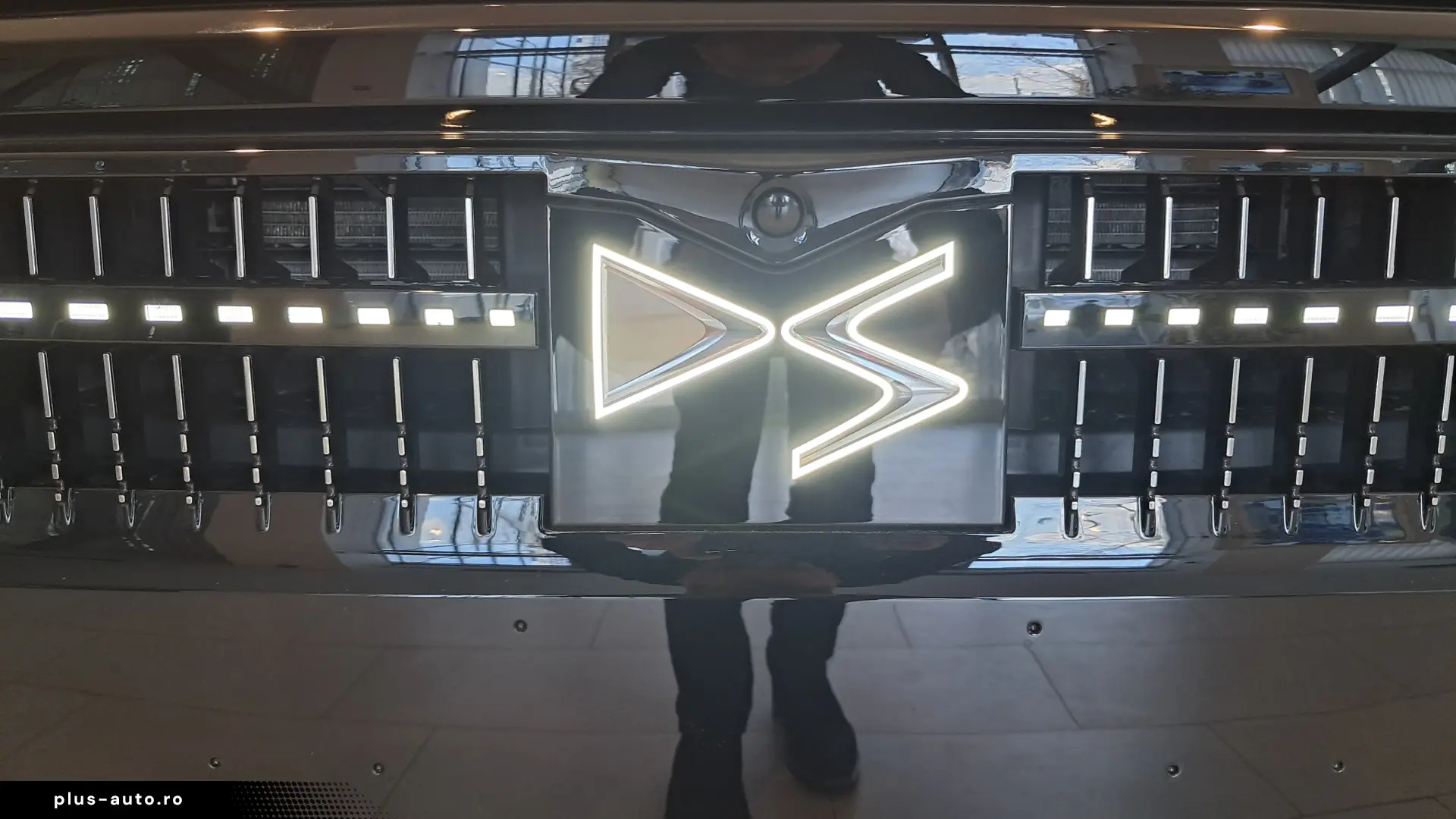 DS No. 4 Performance Line 1.2 hybrid 145 CP automata