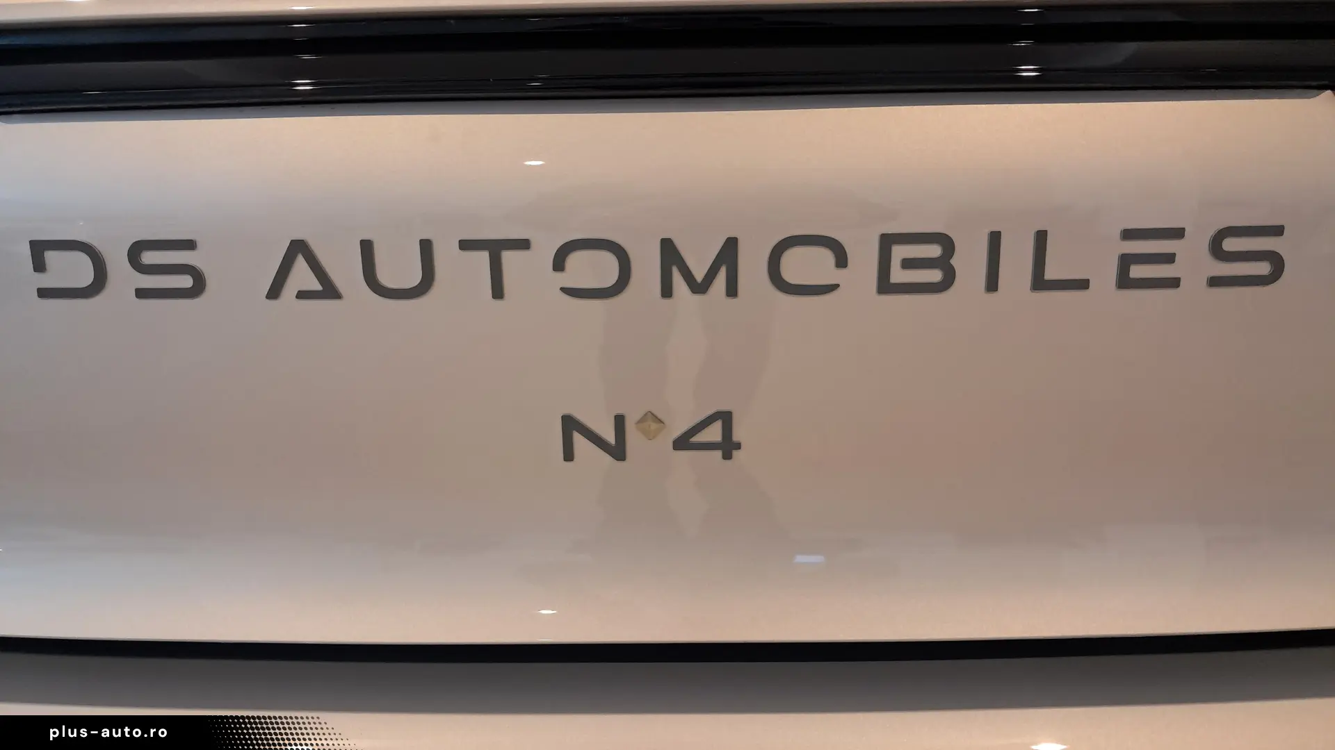 DS No. 4 Performance Line 1.2 hybrid 145 CP automata