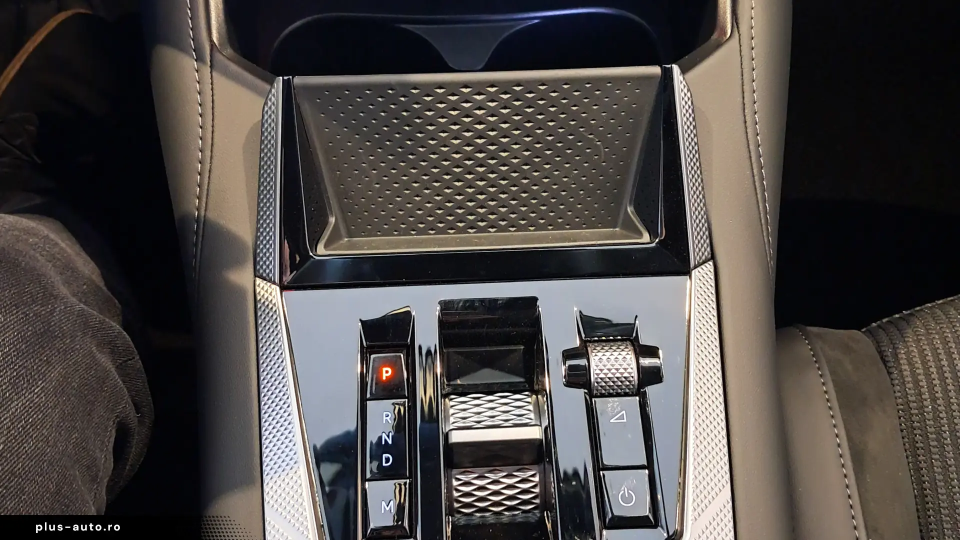 DS No. 4 Performance Line 1.2 hybrid 145 CP automata