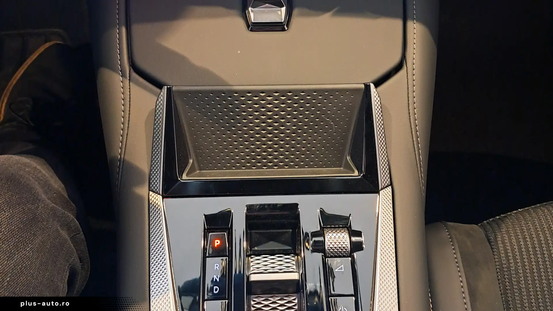 DS No. 4 Performance Line 1.2 hybrid 145 CP automata