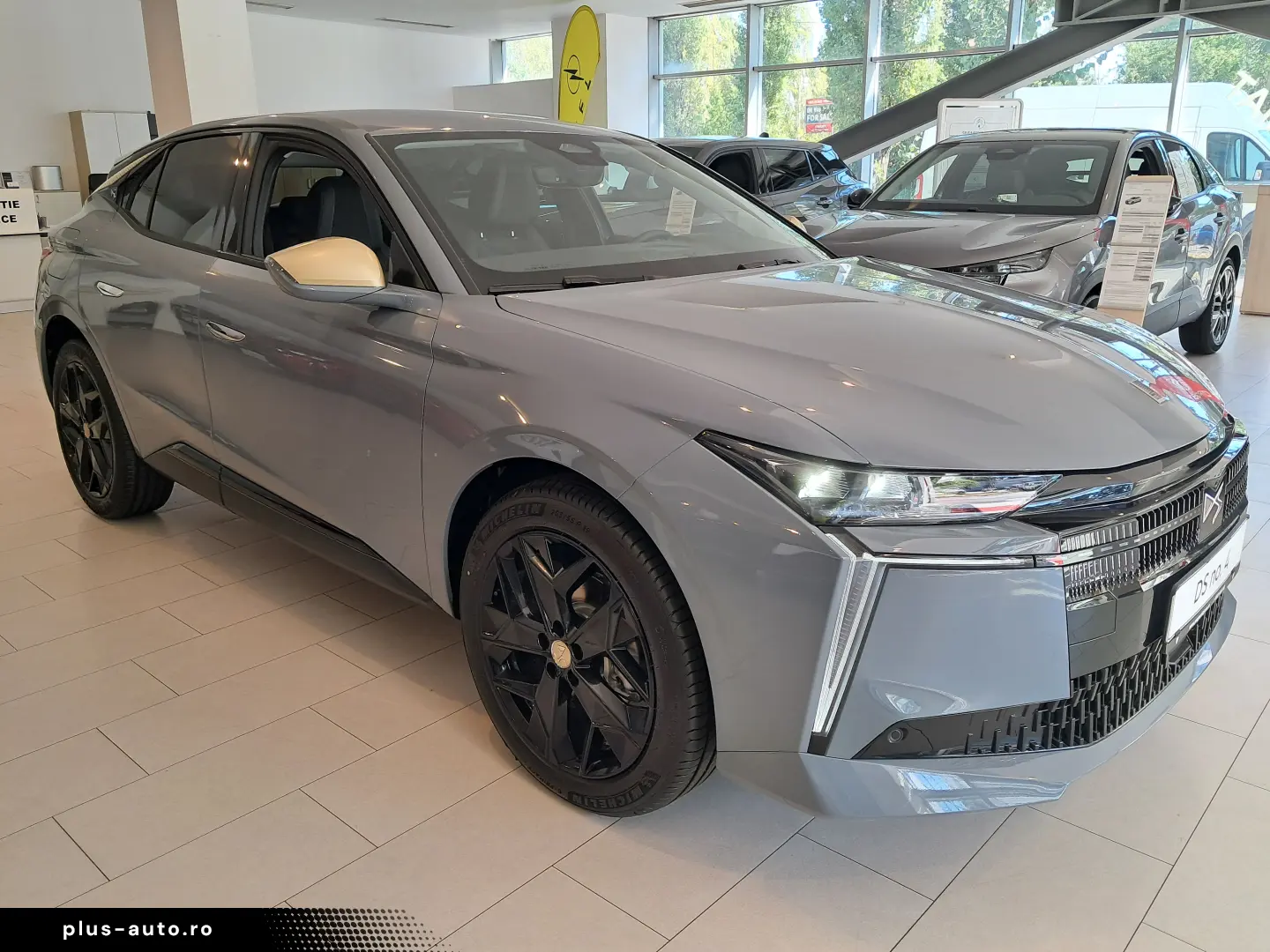 DS No. 4 Performance Line 1.2 hybrid 145 CP automata