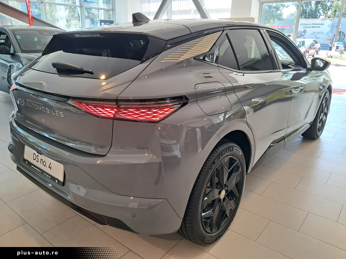 DS No. 4 Performance Line 1.2 hybrid 145 CP automata