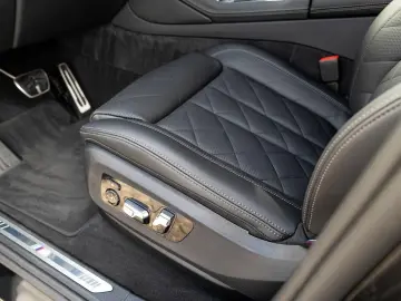 BMW X6 xDr30d MSpo Ventilation IcGlow 360 H&K Sunroof