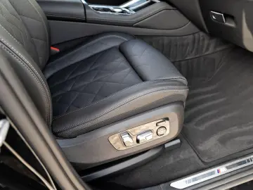 BMW X6 xDr30d MSpo Ventilation IcGlow 360 H&K Sunroof