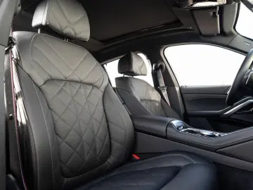 BMW X6 xDr30d MSpo Ventilation IcGlow 360 H&K Sunroof