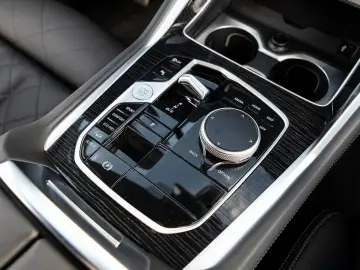 BMW X6 xDr30d MSpo Ventilation IcGlow 360 H&K Sunroof