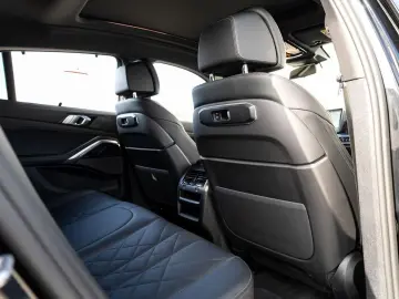 BMW X6 xDr30d MSpo Ventilation IcGlow 360 H&K Sunroof