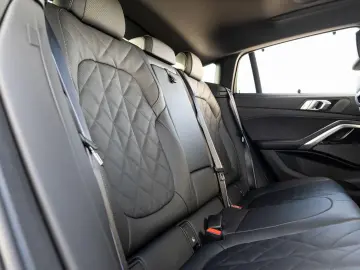 BMW X6 xDr30d MSpo Ventilation IcGlow 360 H&K Sunroof