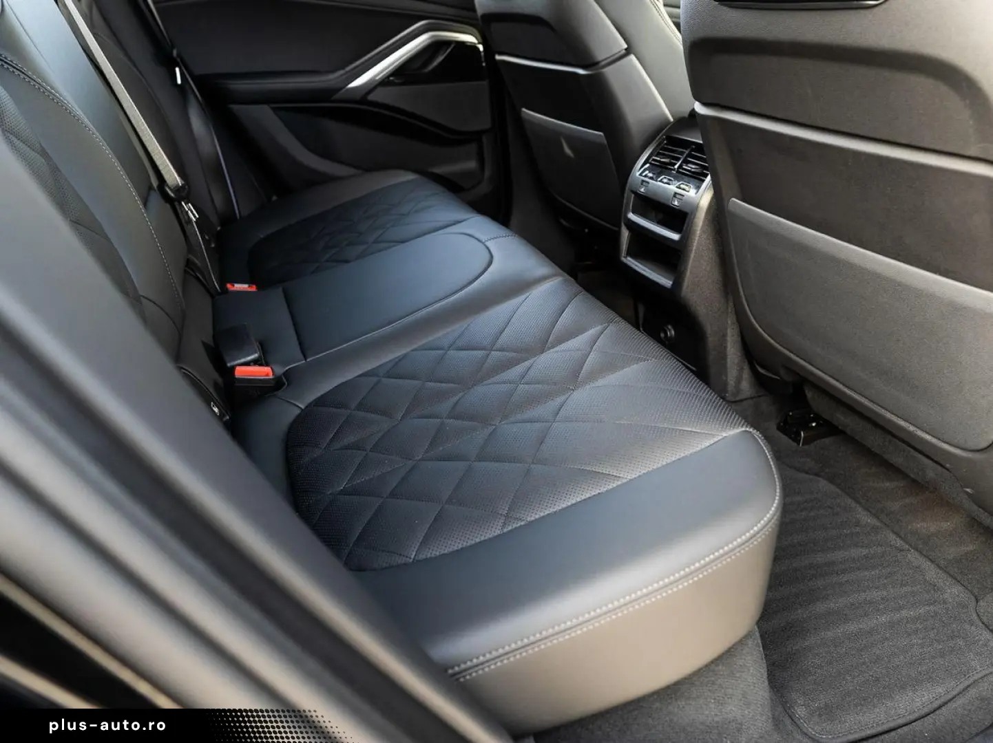 BMW X6 xDr30d MSpo Ventilation IcGlow 360 H&K Sunroof
