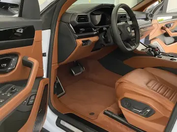Lamborghini Urus SE-PANO MASSAGE 23  B&O ANIMA