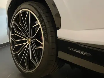 Lamborghini Urus SE-PANO MASSAGE 23  B&O ANIMA