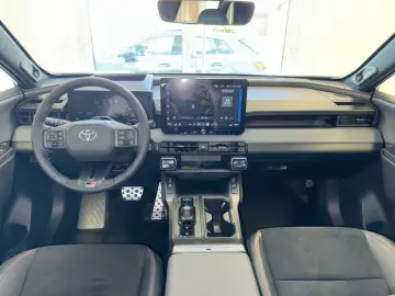 Toyota RAV4 GR Sport Hybrid AWD 2.890 km 360-Camera